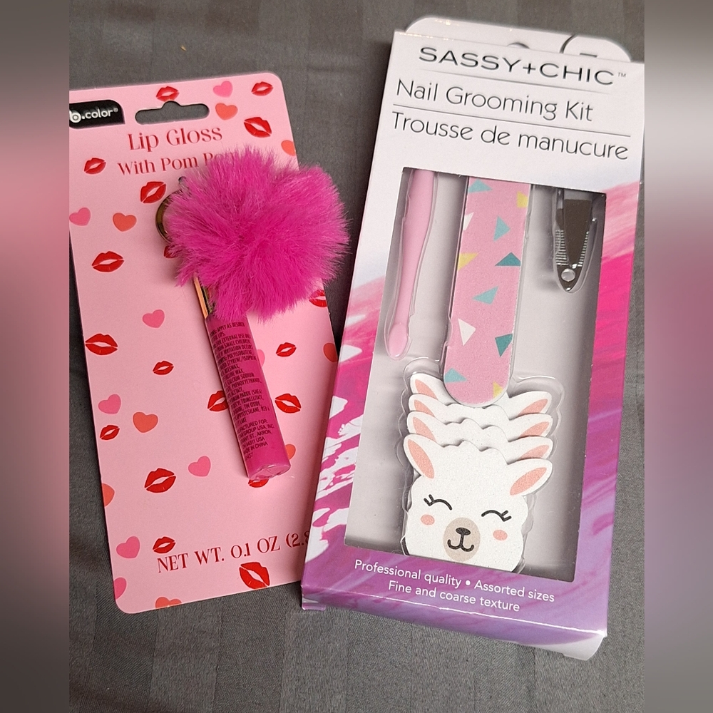 🎁NWT Pink Nail Grooming Kit And Lipgloss.